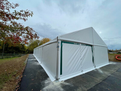 fabrication-tente-stockage-300-metres-carre-toile-pvc-opaque-exterieur-fougeres-lesage-structure